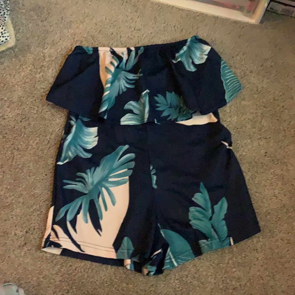 Palm tree design strapless romper with pockets